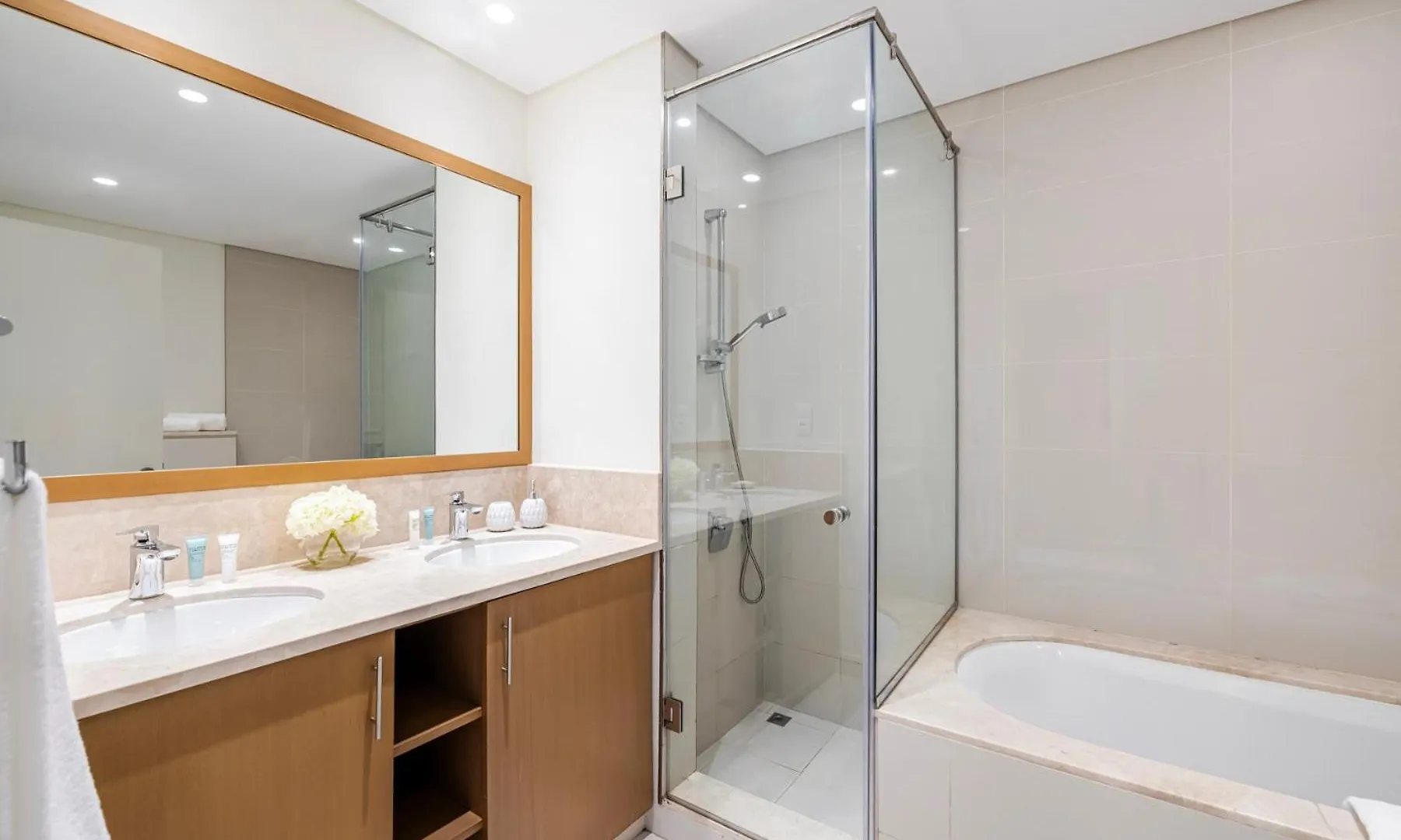 Nox Spacious 3Br In Boulevard Crescent Tower Summer Deal Dubai 0*,