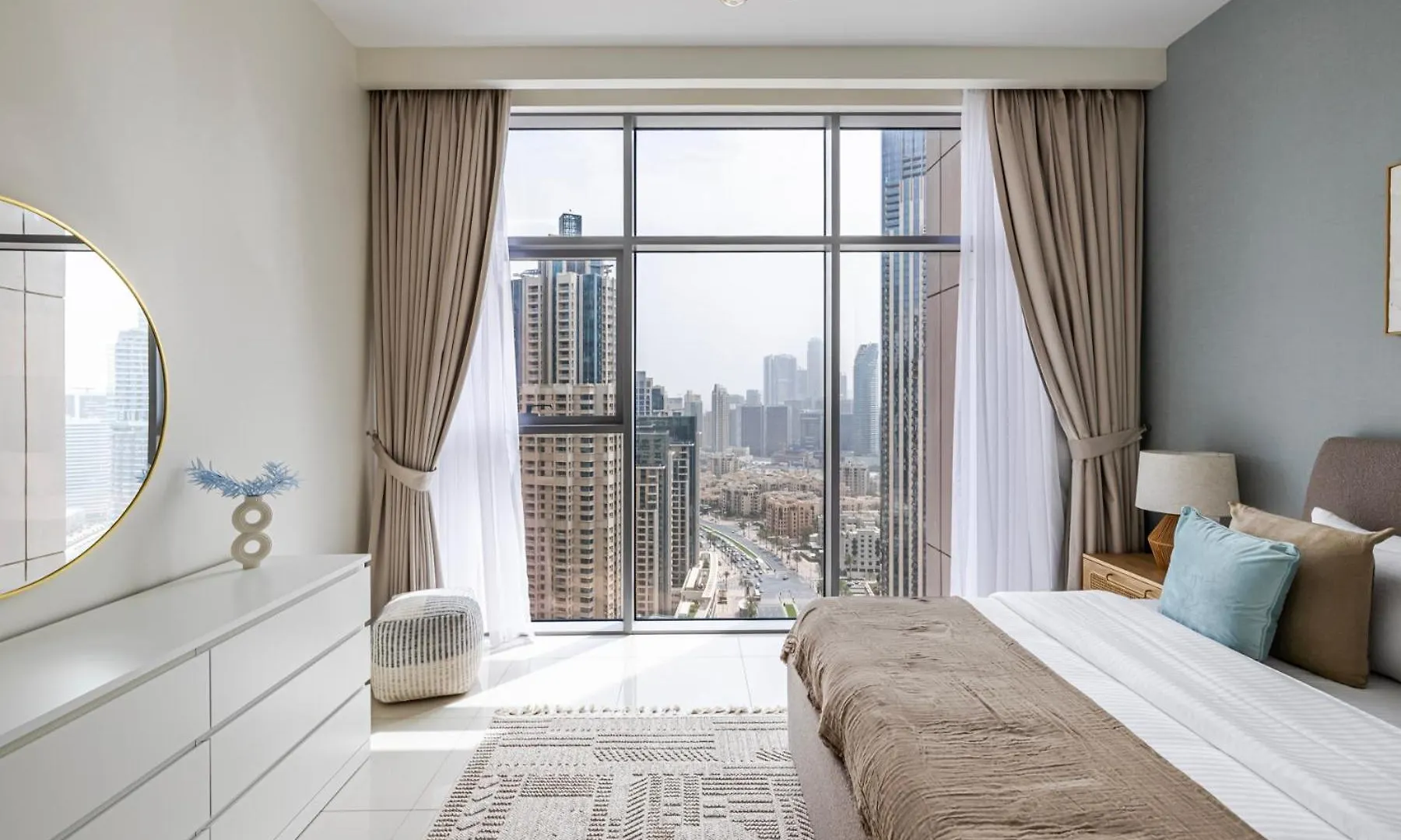 Nox Spacious 3Br In Boulevard Crescent Tower Summer Deal Dubai United Arab Emirates