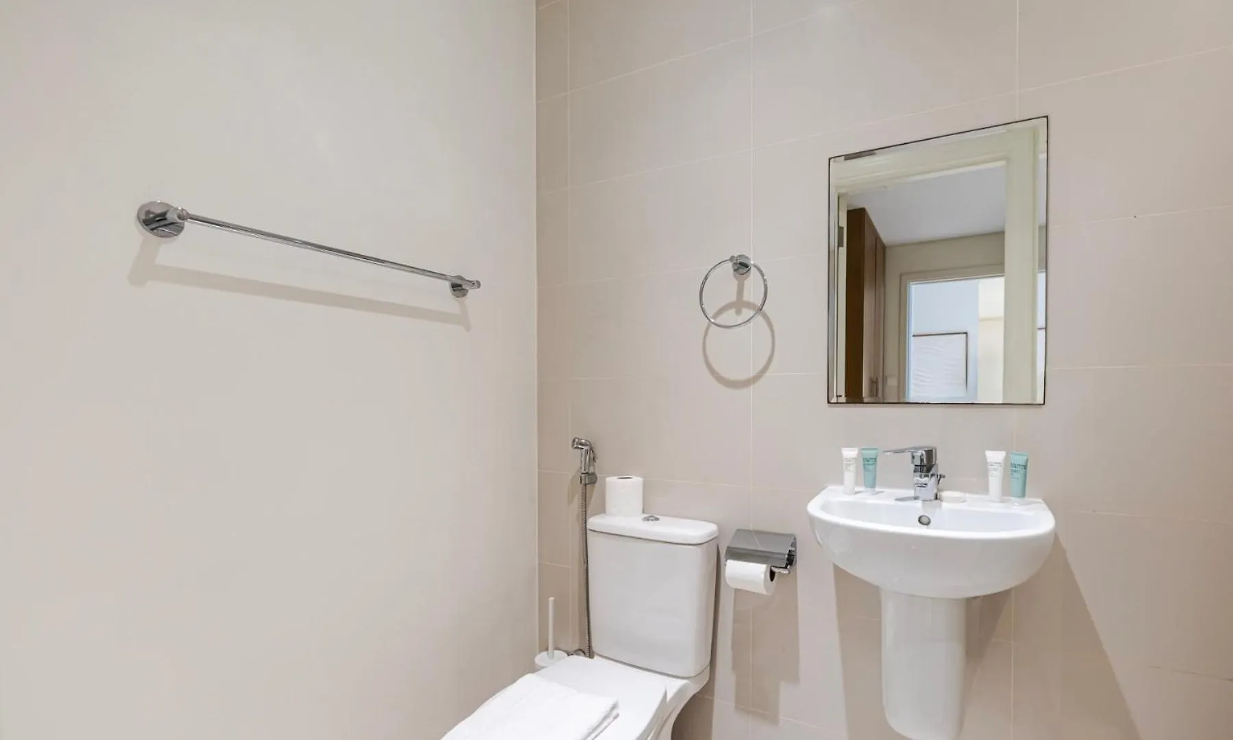 Nox Spacious 3Br In Boulevard Crescent Tower Summer Deal Dubai United Arab Emirates