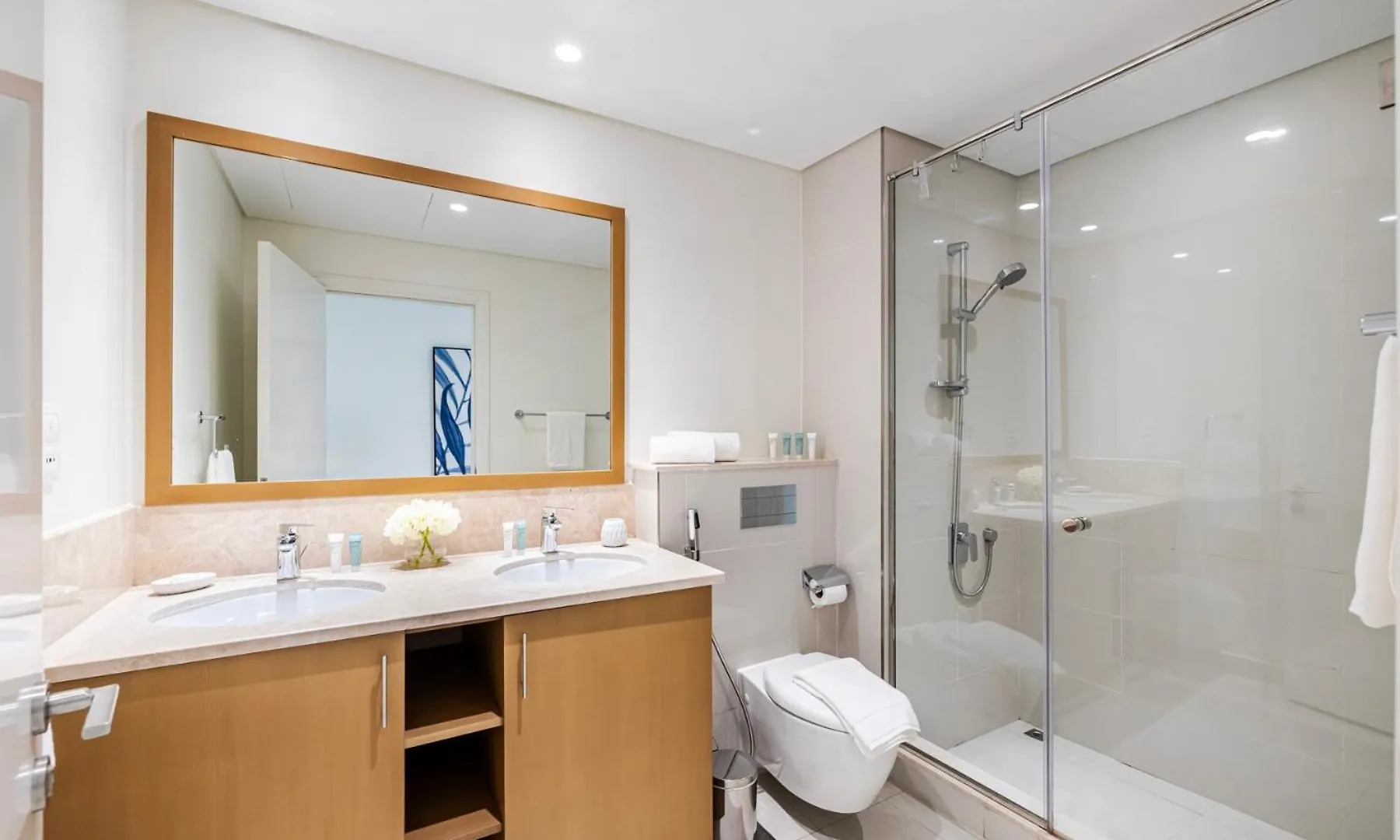 Nox Spacious 3Br In Boulevard Crescent Tower Summer Deal Dubai Apartment